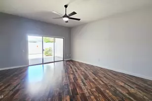 10546 W Palmeras Dr, Sun City, AZ 85373 - Photo 12