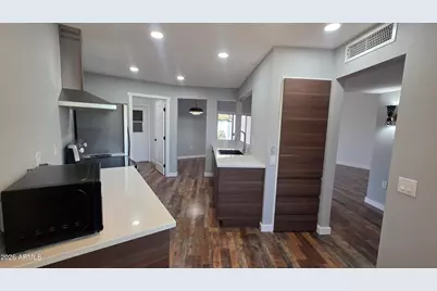 10546 W Palmeras Drive, Sun City, AZ 85373 - Photo 8