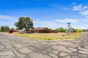 14038 N 180th Ave, Surprise, AZ 85388 - Photo 2