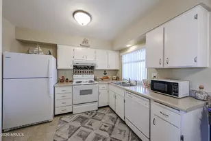 13812 N Garden Ct Dr, Sun City, AZ 85351 - Photo 8