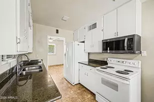2022 E Monterey Way, Phoenix, AZ 85016 - Photo 10