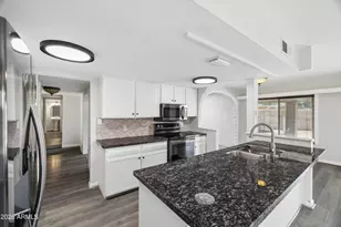 10631 N 37th Dr, Phoenix, AZ 85029 - Photo 6