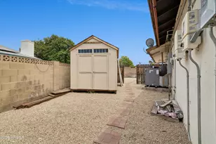 10631 N 37th Dr, Phoenix, AZ 85029 - Photo 38