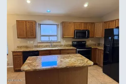 43194 W Sunland Drive, Maricopa, AZ 85138 - Photo 2