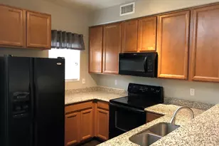 165 W Laurel Ct, Gilbert, AZ 85233 - Photo 2
