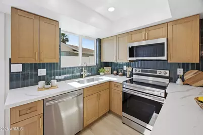 407 W Kristal Way, Phoenix, AZ 85027 - Photo 6