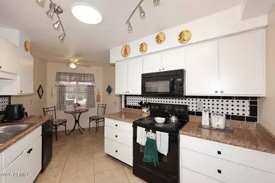 13027 N 111th Avenue N, Sun City, AZ 85351 - Photo 6
