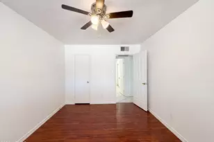 6060 W Hollyhock Dr, Phoenix, AZ 85033 - Photo 4