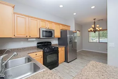 232 W Stanley Avenue, Queen Creek, AZ 85140 - Photo 2