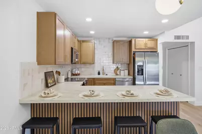 3033 N 39th Street #4, Phoenix, AZ 85018 - Photo 2