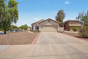 2633 S 81st Ln, Phoenix, AZ 85043 - Photo 2