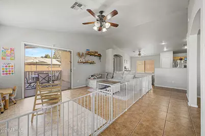 2633 S 81st Lane, Phoenix, AZ 85043 - Photo 8