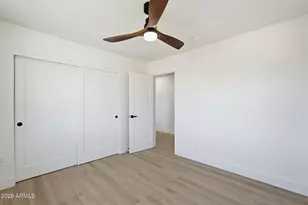933 E Cavalier Dr, Phoenix, AZ 85014 - Photo 36