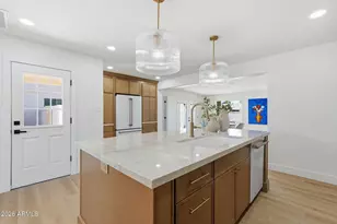 933 E Cavalier Dr, Phoenix, AZ 85014 - Photo 12