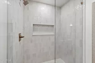 933 E Cavalier Dr, Phoenix, AZ 85014 - Photo 34
