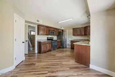 7633 W Pershing Avenue, Peoria, AZ 85381 - Photo 8