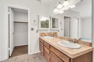 962 E Vaughn Ave, Gilbert, AZ 85234 - Photo 20