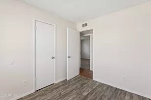 735 E South Mountain Ave, Phoenix, AZ 85042 - Photo 30