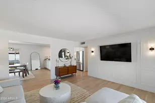 8125 E Palm Ln, Scottsdale, AZ 85257 - Photo 12