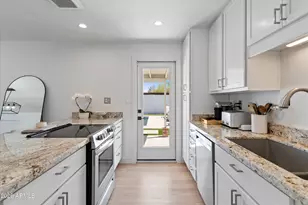 8125 E Palm Ln, Scottsdale, AZ 85257 - Photo 18
