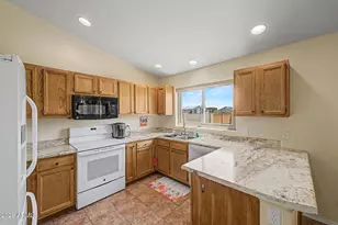 14121 S Redondo Rd, Arizona City, AZ 85123 - Photo 8