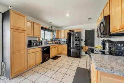 1944 W Kristal Way, Phoenix, AZ 85027 - Photo 6