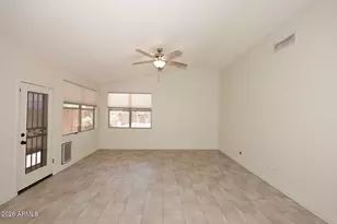 4517 E Melinda Ln, Phoenix, AZ 85050 - Photo 8