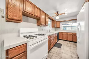 1330 E Catalina Dr, Phoenix, AZ 85014 - Photo 16