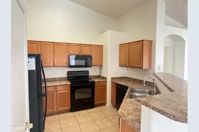 915 W Bowker Street, Phoenix, AZ 85041 - Photo 4