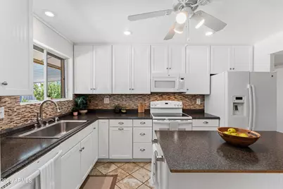 10006 W Deanita Lane, Sun City, AZ 85351 - Photo 8