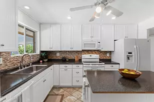 10006 W Deanita Ln, Sun City, AZ 85351 - Photo 8
