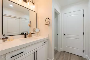 2025 E Campbell Ave, Phoenix, AZ 85016 - Photo 8