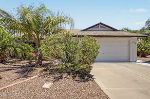 275 S Cypress Ct, Chandler, AZ 85226 - Photo 2