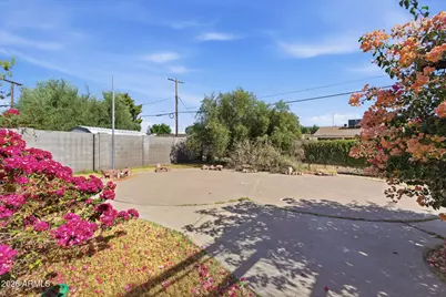 8425 E Rancho Vista Drive, Scottsdale, AZ 85251 - Photo 26