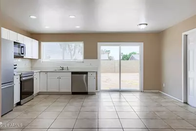 4526 E Burgess Lane, Phoenix, AZ 85042 - Photo 10