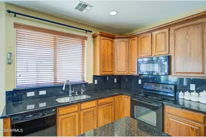 18017 W Desert Lane, Surprise, AZ 85388 - Photo 6