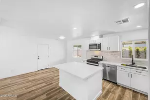 4437 E Almeria Rd, Phoenix, AZ 85008 - Photo 14