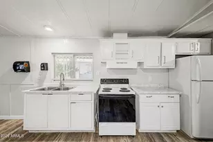 8601 N 71st Ave, Glendale, AZ 85301 - Photo 14