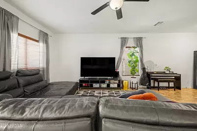 13381 N 87th Lane, Peoria, AZ 85381 - Photo 10