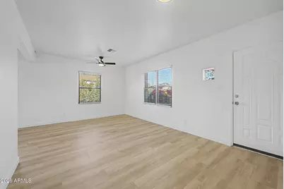 156 W Highland Avenue, Phoenix, AZ 85013 - Photo 1