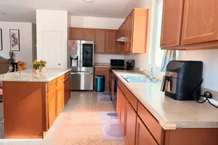 10156 W Golden Ln, Peoria, AZ 85345 - Photo 6