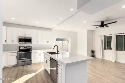 3034 N 39th Street #12, Phoenix, AZ 85018 - Photo 4