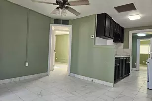 725 W Southgate Ave W, Phoenix, AZ 85041 - Photo 2