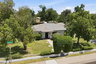 6 N Fraser Dr E, Mesa, AZ 85203 - Photo 8