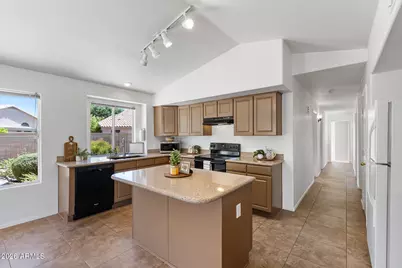 8832 W Betty Elyse Lane, Peoria, AZ 85382 - Photo 4