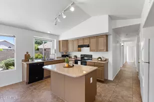 8832 W Betty Elyse Ln, Peoria, AZ 85382 - Photo 4