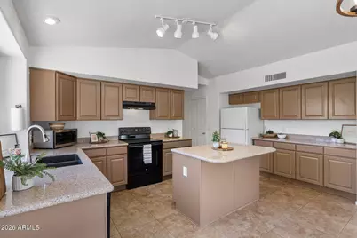 8832 W Betty Elyse Lane, Peoria, AZ 85382 - Photo 24