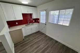 502 E Cody Dr, Phoenix, AZ 85040 - Photo 6