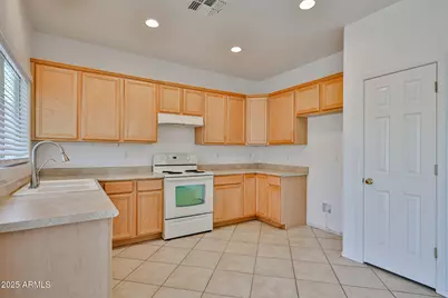 14584 W Watson Lane, Surprise, AZ 85379 - Photo 10