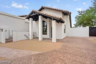 10214 N 44th St, Phoenix, AZ 85028 - Photo 2